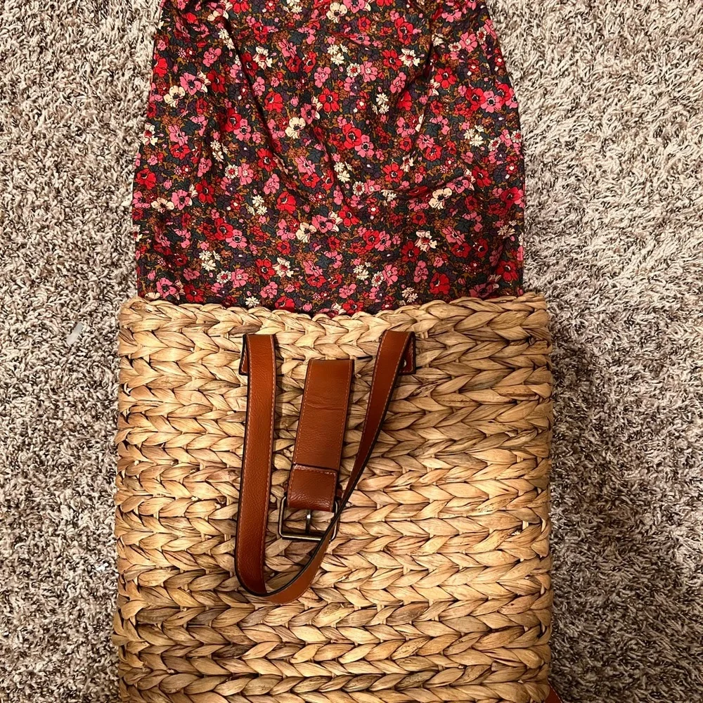 Natural Life Tan Woven Tote Bag/Back Pack - Picture 3 of 3